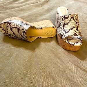 Vince Camuto Gadgen wedges
Size 7M/37 1/2